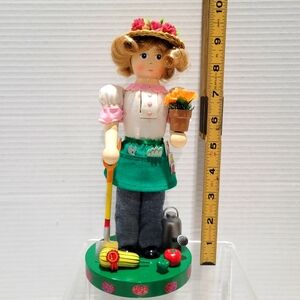 Nutcracker Village Lady Gardner Decorative Wooden Christmas Figurine 1999